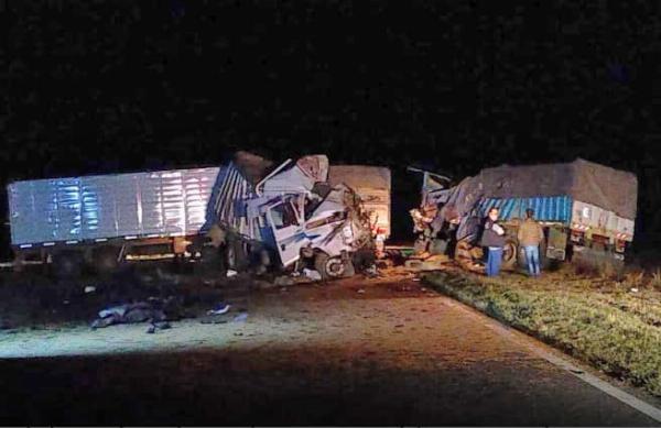 Ferre: un muerto en colision de camiones a 800 metros del ingreso a la localidad