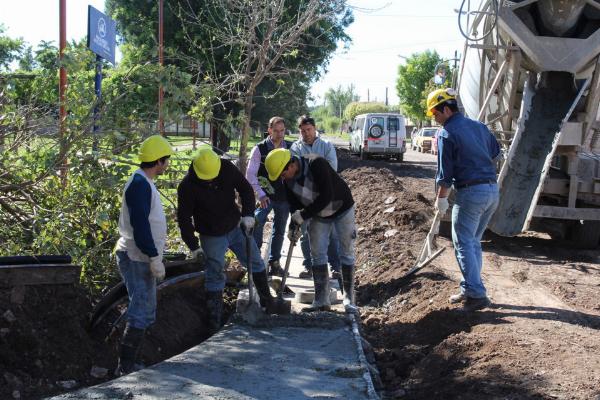 (Informe Central) De a poco la ciudad se viste de obras
