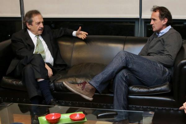 Alfonsín se mostró con un intendente randazzista y alertó por la situación del país