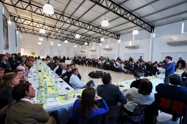 Kicillof pidió a intendentes "atención" a lo social y va por los distritos ganables
