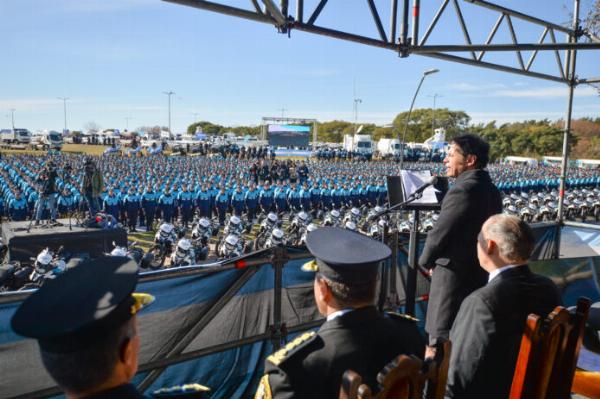 Kicillof les tomó juramento a 4.200 cadetes de la Policía bonaerense