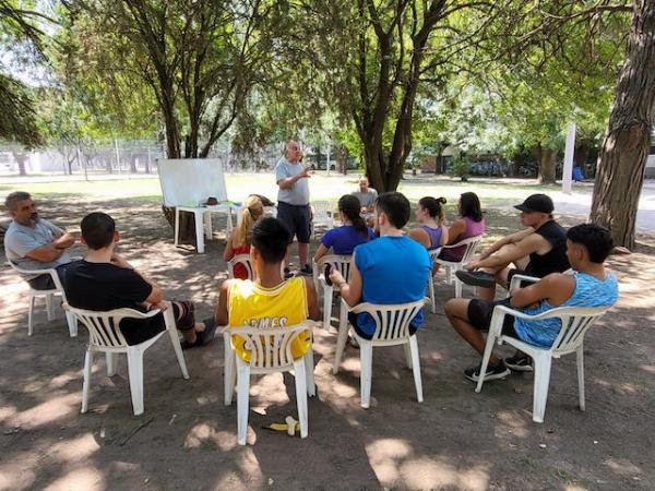 Capacitación en actividades campamentiles para colonias de vacaciones