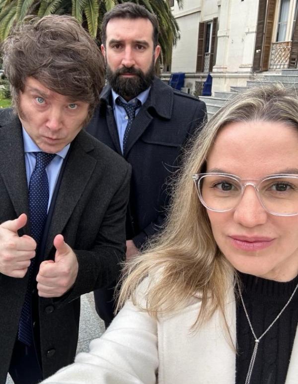  Carolina Piparo, junto a Javier Milei y Francisco Onetto.