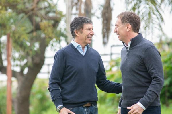 Diego Santilli junto a su compañero de fórmula, Gustavo Posse.