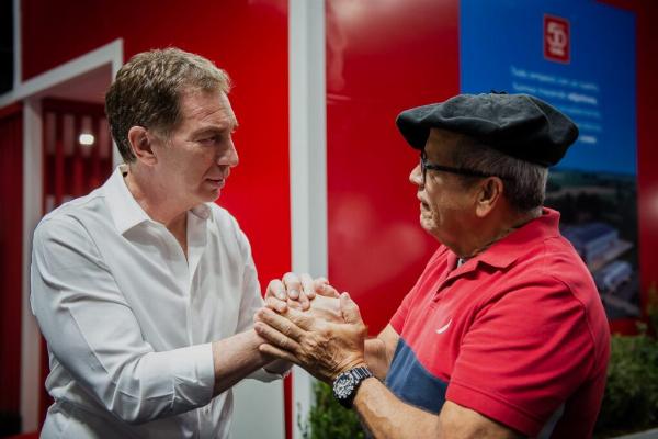  Diego Santilli de recorrida en La Rural.