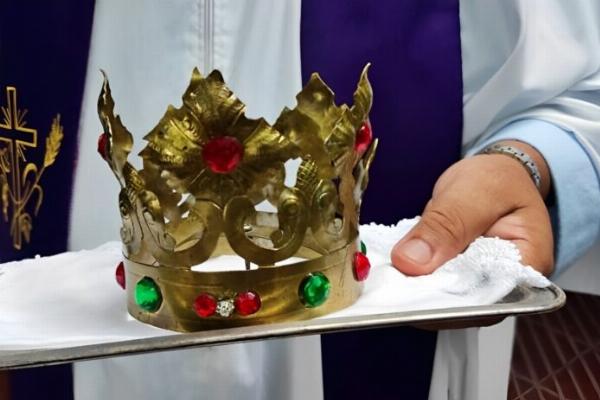Recuperan la corona de la Rosa Mística robada de una iglesia en La Plata