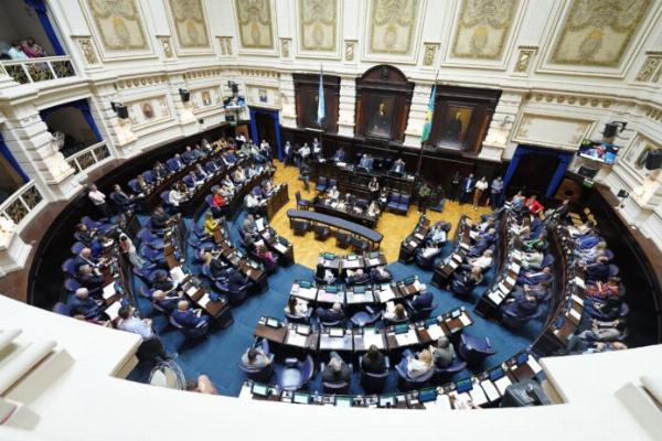 El lunes se aprobarían los nuevos plazos electorales, pero se abre otro frente entre Cristina y Kicillof