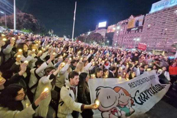 El reclamo de los trabajadores del Garrahan sigue en pie y se viene la «Caminata de las Velas»