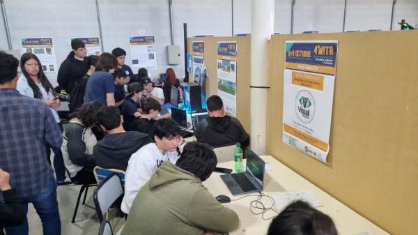 Muestra de ingeniería, tecnología y robótica en la Escuela Secundaria Técnica