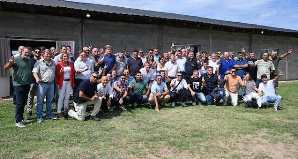 Kicillof construye su armado nacional y suma apoyos territoriales en Santa Fe