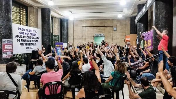 Conflicto Universitario: Docentes de la UBA anunciaron un paro por tiempo indeterminado