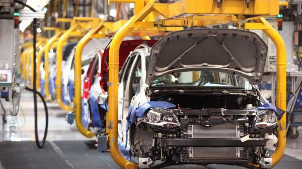 Alarma en la industria automotriz: Peugeot y Toyota recortan turnos y crece el temor por despidos