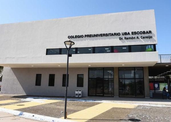 Escándalo en el Colegio Preuniversitario de Escobar: despiden a una docente por relación con un alumno
