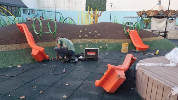 Plaza Remedios de Escalada: Instalaron toboganes nuevos
