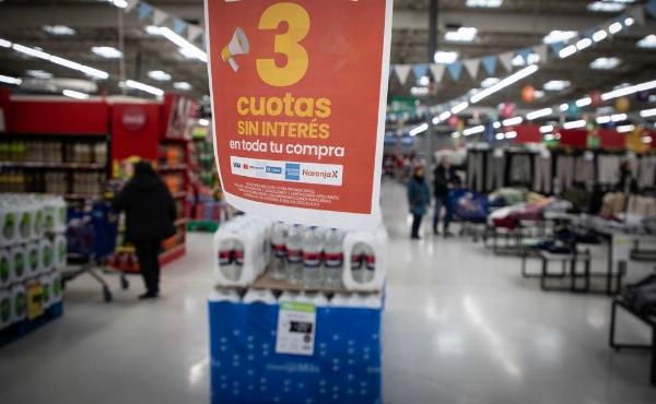 Consumo deprimido: Las ventas cayeron 3,8% en abril pero el comercio electrónico trepó un 40,4%
