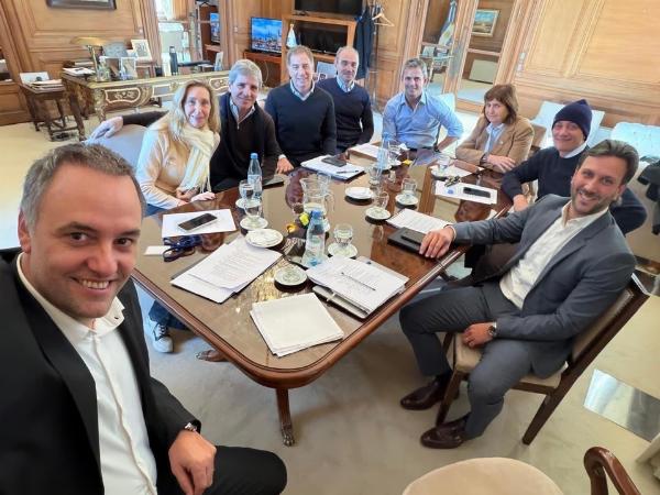 Interna en La Libertad Avanza: Chocan posturas en la mesa política por la estrategia con los gobernadores