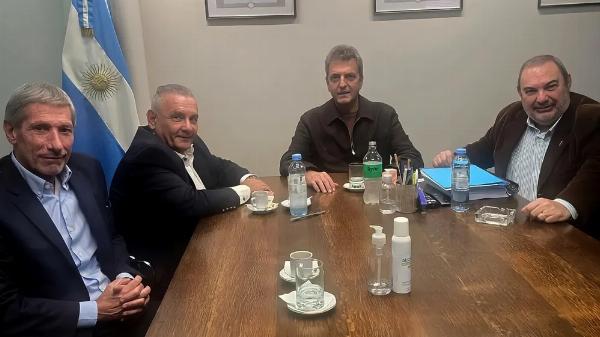 Massa repareció en la escena política y se alineó con los martilleros bonaerenses contra la desregulación inmobiliaria de Milei