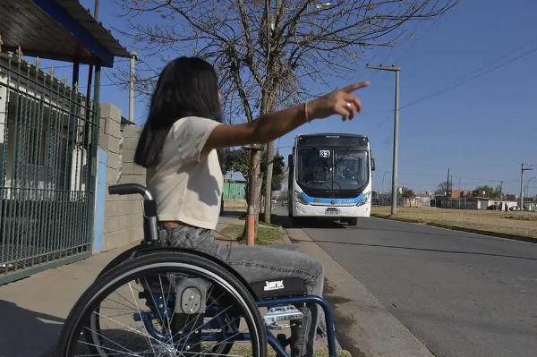 Paso hacia la digitalización: la tarjeta SUBE reemplaza la presentación del Certificado Único de Discapacidad físico en trenes y colectivos