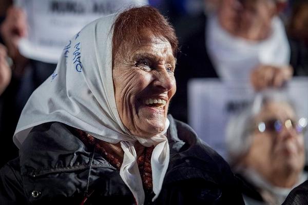 Murió Taty Almeida, la Madre de Plaza de Mayo que transformó el dolor en bandera