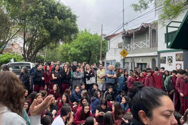 Imputaron a dos adolescentes por crear las fotos sexuales falsas con IA y venderlas en Lomas de Zamora