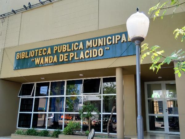 La familia del Dr. René Pérez donó su biblioteca personal a la Biblioteca Pública Municipal Wanda De Placido